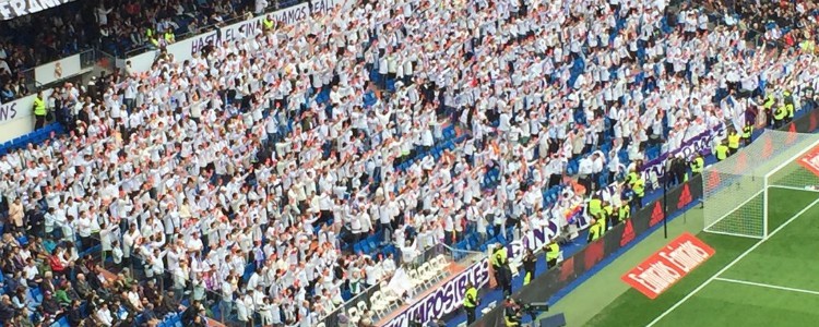 El Bernabéu echa humo al cántico de ‘Corrupción en la Federación’