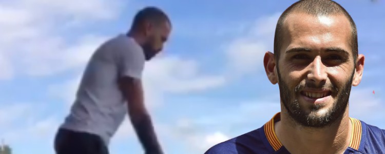 Aleix Vidal no juega con el Barça por lesión… ¡pero sí al golf!