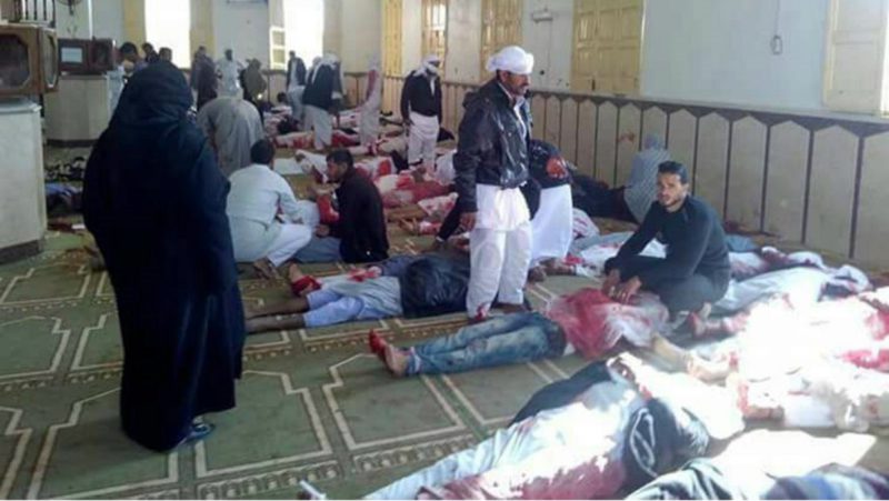 Más de 300 los muertos en el ataque terrorista en una mezquita de Egipto