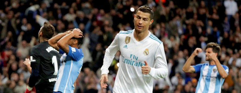 Cristiano, de penalti, evita la cantada ante un gran Málaga