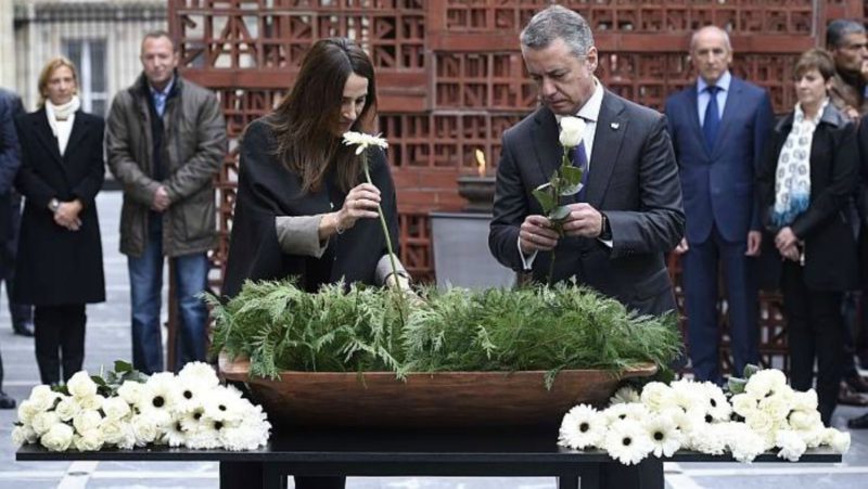Las víctimas rechazan la 'pantomima' del Día de la Memoria en el País Vasco
