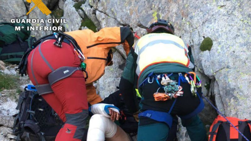 La Guardia Civil salva la vida a dos montañeros separatistas