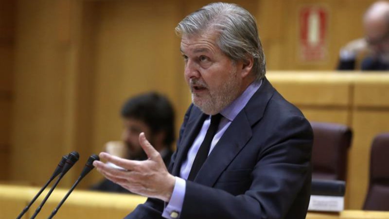 Méndez de Vigo se escuda en la justicia: 'El TC ha impedido una nueva burla'