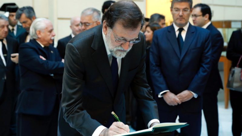 Rajoy y el Rey despiden a Maza, un 'excelente jurista'