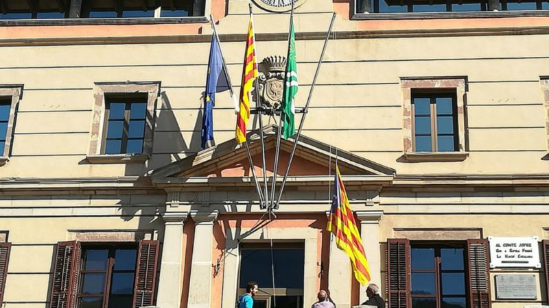 El TSJC ordena al Ayuntamiento de Ripoll reponer la bandera de España
