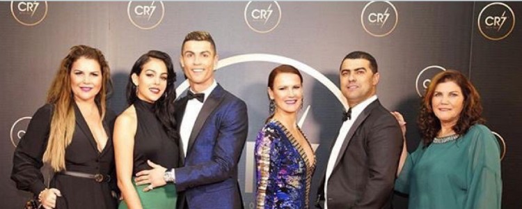 Cristiano Ronaldo se monta una fiesta para celebrar los éxitos de 2017