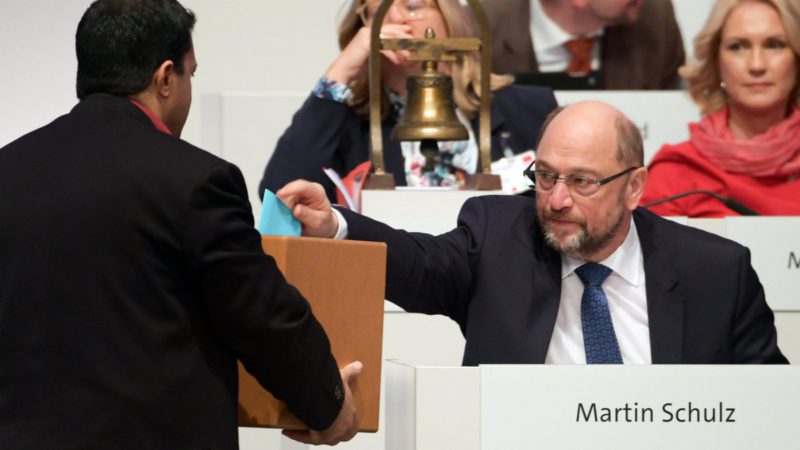 El SPD aprueba abrir un diálogo con el partido de Merkel para formar gobierno