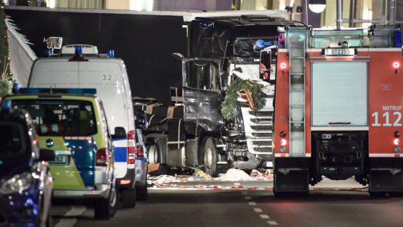 Una víctima del terrorismo: ‘Merkel tiene la sangre de mi hijo en sus manos’