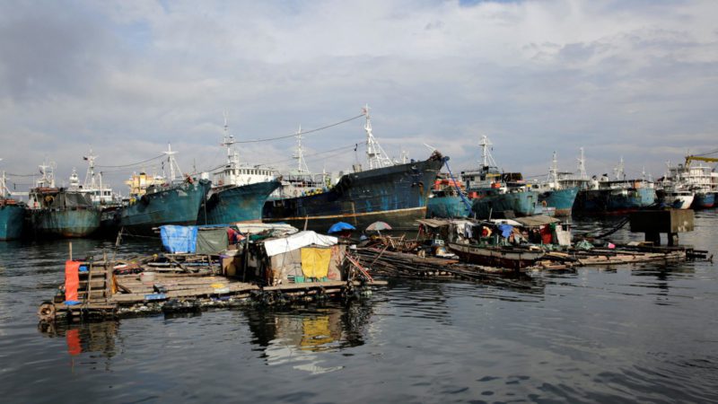 Al menos 4 muertos y 81 desaparecidos en el naufragio de Filipinas