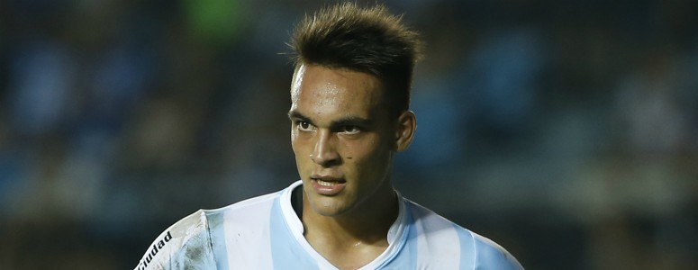 Simeone da su primera lección rojiblanca a Lautaro Martínez