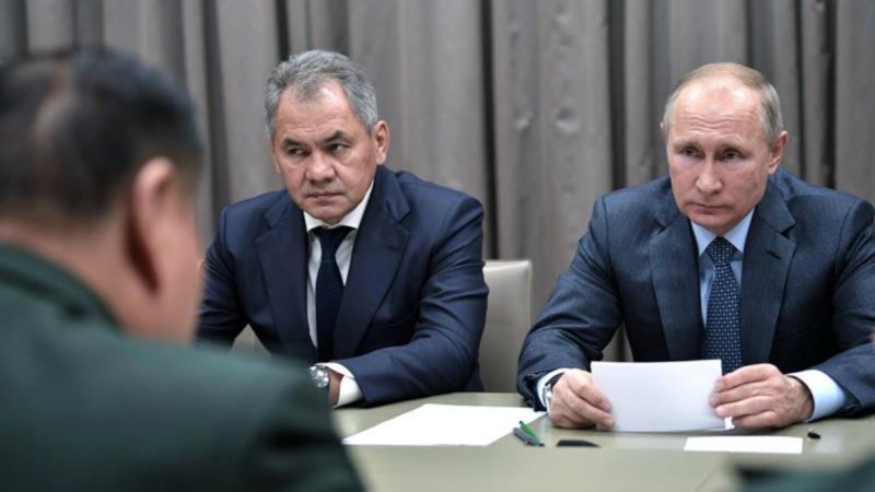 El presidente ruso, Vladimir Putin, y su ministro de Defensa, Sergei Lavrov | EFE