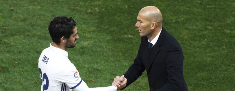 Zidane tira de la defensa de urgencia y da descanso a Isco ante el Sevilla