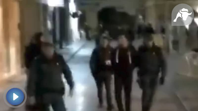 Dos detenidos en las protestas durante la retirada de la cruz en Callosa