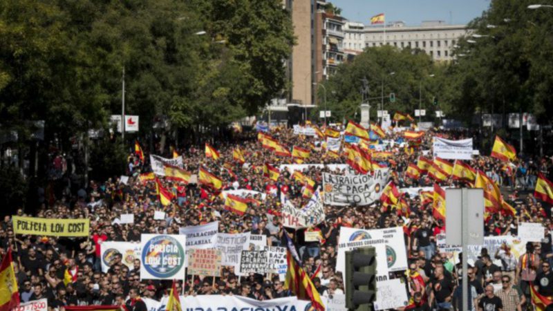 Multitudinaria manifestación por la equiparación salarial en Barcelona