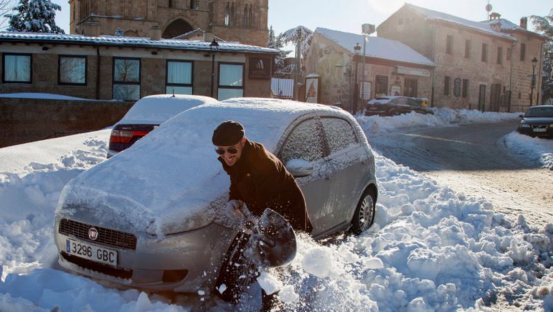 Conducir con nieve, hielo o niebla: ¿Qué debe saber?