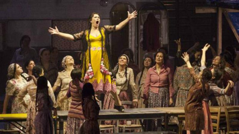 El final 'feminista' de la Ópera Carmen que indigna a Italia