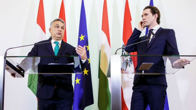 Orbán y Kurz piden 'detener la inmigración ilegal por la seguridad de Europa'