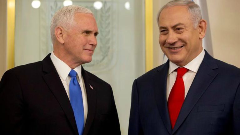 Mike Pence junto a Benjamin Netanyahu