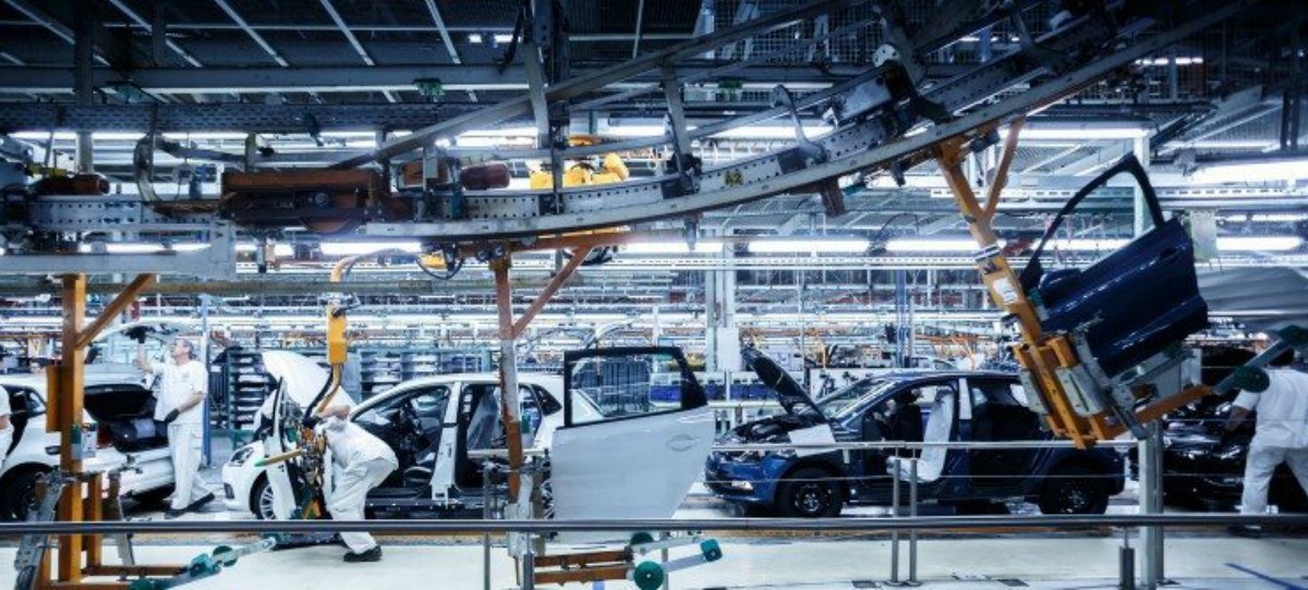 La entrada de pedidos en la industria se desploma en febrero