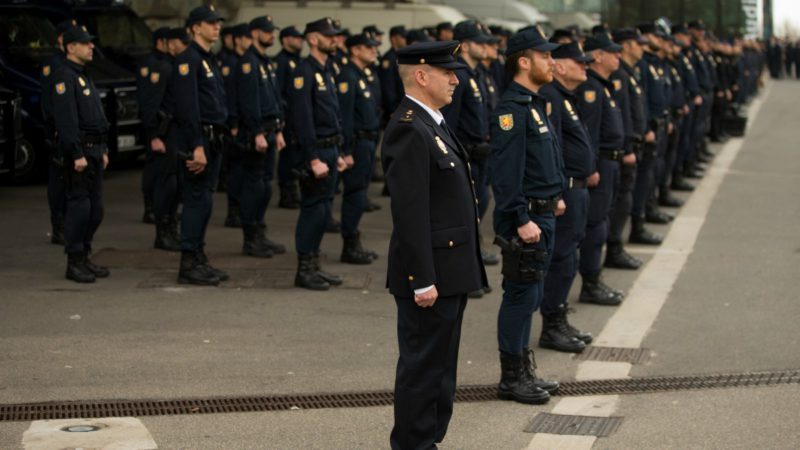 Torrent planta a la Policía Nacional en su 194 aniversario en Barcelona