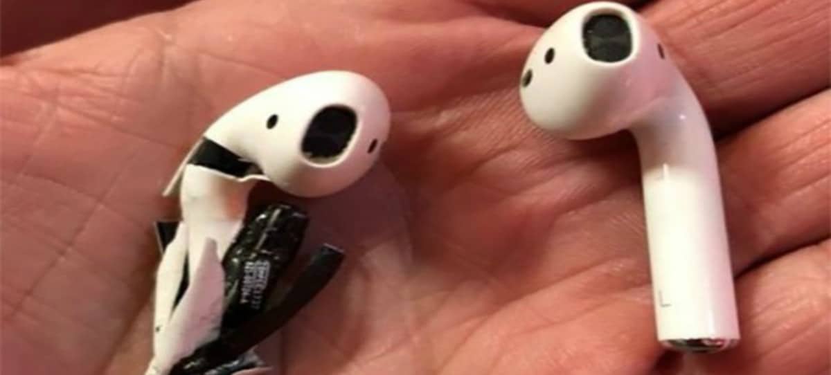Unos AirPods arden en la oreja de un hombre mientras hacía ejercicio