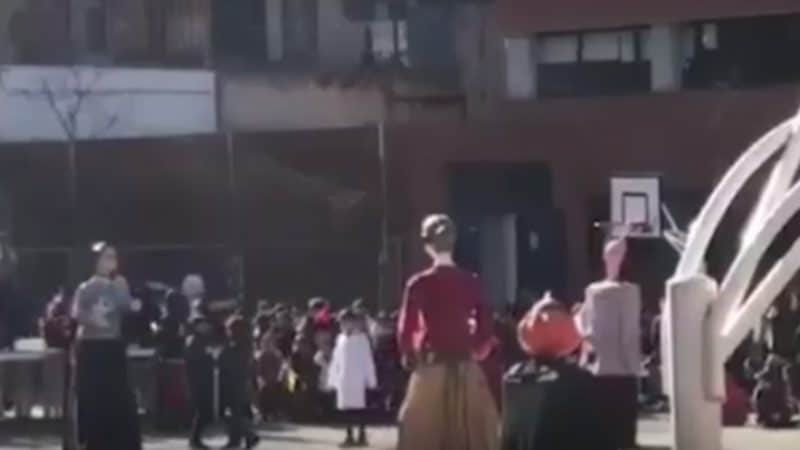Un colegio catalán obliga a menores a alabar a Puigdemont y burlarse de Cs