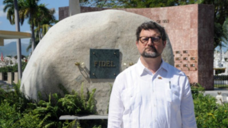 Polémica tras el tributo del embajador español en Cuba al tirano Fidel Castro