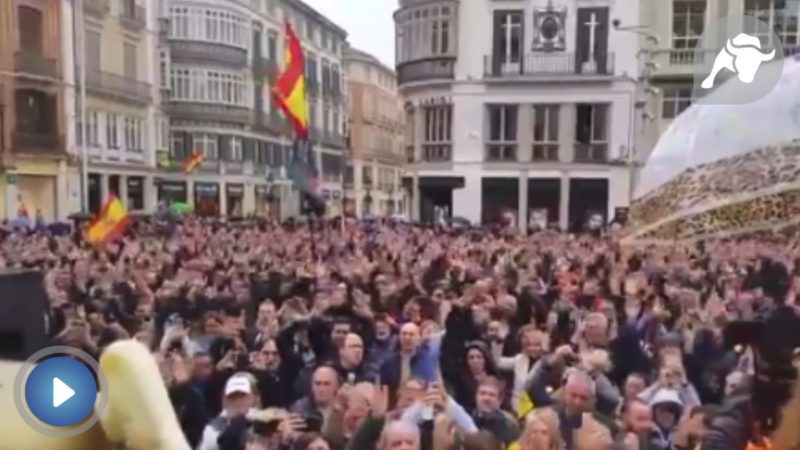El saludo vikingo cierra la marcha por la equiparación salarial en Málaga