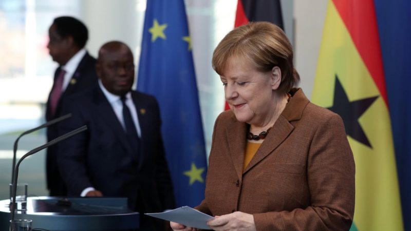 Merkel admite la existencia 'no-go zones' tras miles de incidentes y abusos
