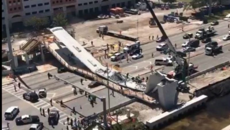 Varios muertos al derrumbarse un puente peatonal sobre una carretera en Miami