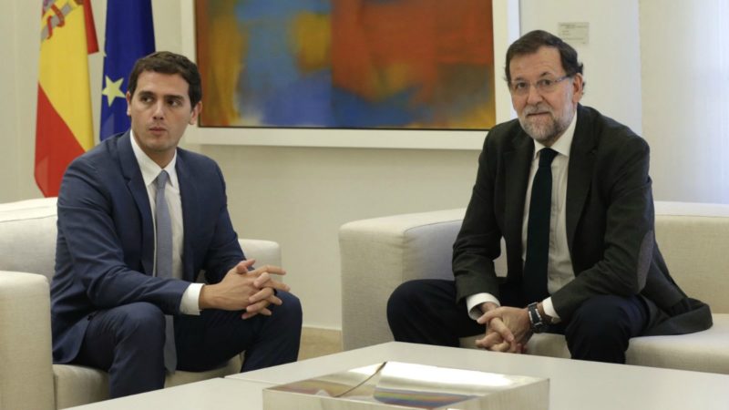 Rivera, en Moncloa para exigir a Rajoy que no levante el pie del 155