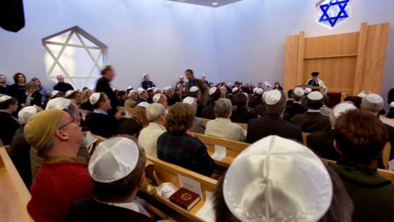 Recomiendan a los judíos de Alemania no llevar kipás para evitar ataques