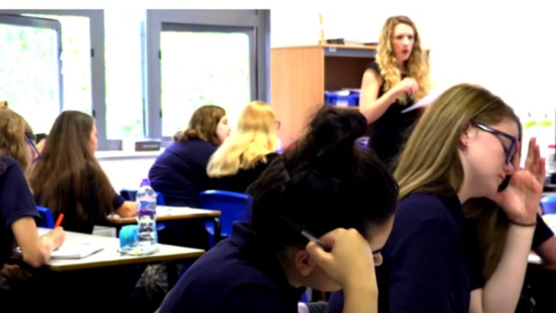 Imagen de una clase de educación diferenciada en Reino Unido | Departamento Educación Reino Unido - BBC
