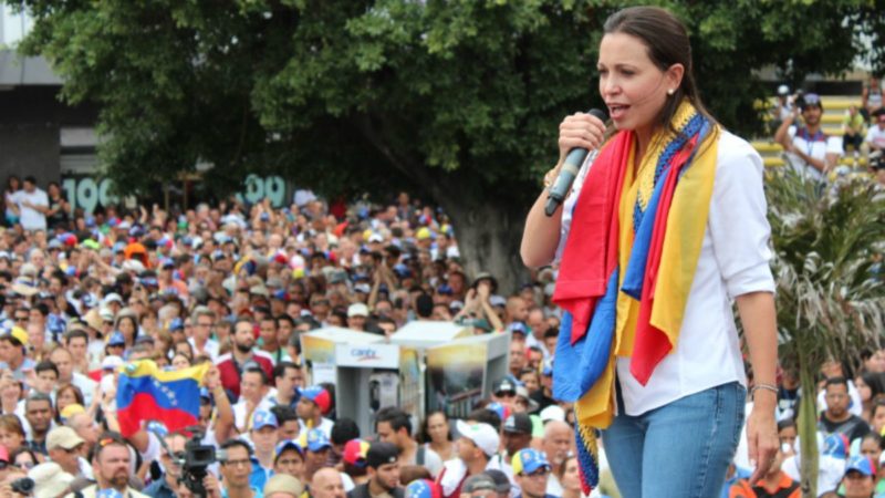 Machado pide 'unidad' a la oposición para no 'convivir' con la dictadura