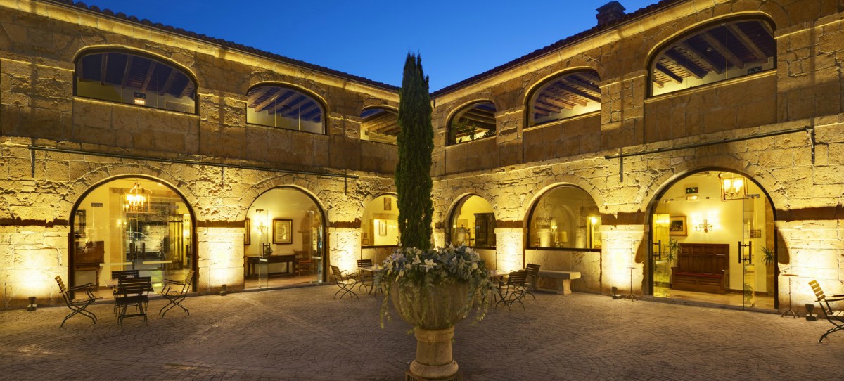 El ICO y Paradores, con superávit de 94 y 14,5 millones, respectivamente