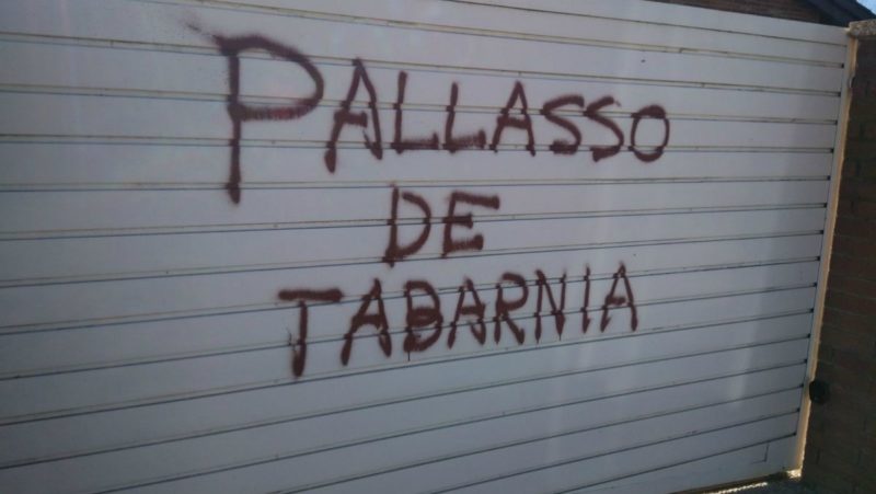 Separatistas radicales atacan la casa de Tomás Guasch: 'Payaso de Tabarnia'