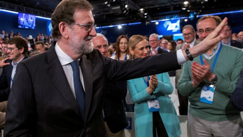 Rajoy ataca a Cs y critica a los 'inexpertos lenguaraces' que no gobiernan