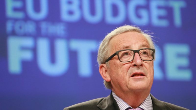 Juncker rinde homenaje a Marx y pide no culparle de los crímenes comunistas