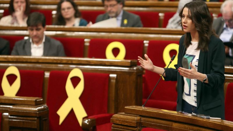 El separatismo cambia la ley para investir al fugado Puigdemont