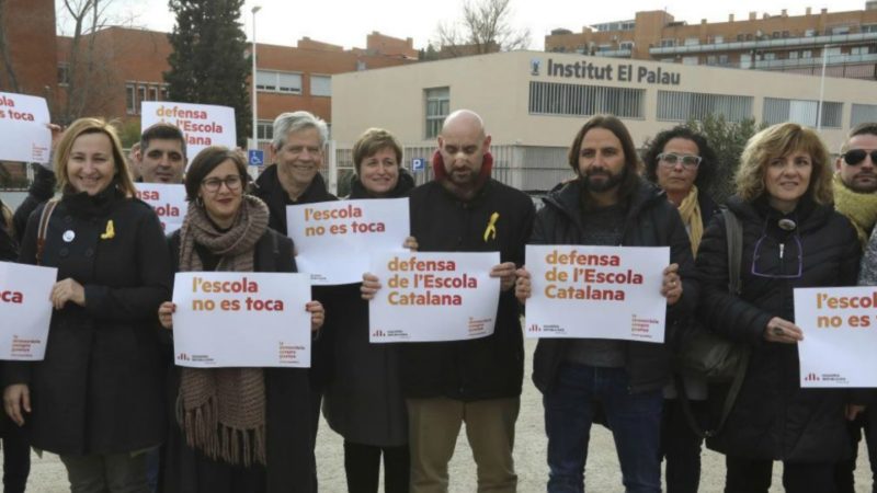 El PP se abstiene en una moción de respaldo a los profesores de Sant Andreu