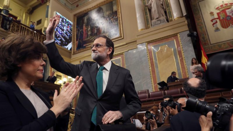 Rajoy deja su escaño en el Congreso y solicita el reingreso como registrador