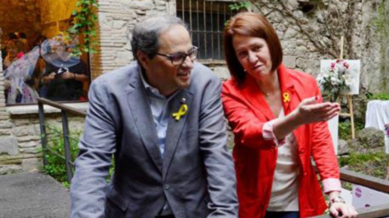 El presidente catalán , Quim Torra, con la alcaldesa de Gerona, Marta Madrenas | EFE