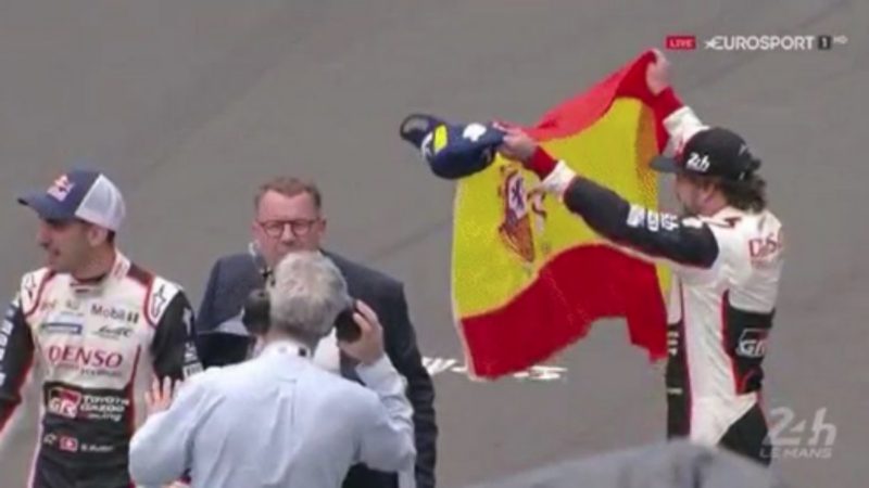 El patriótico gesto de Fernando Alonso tras vencer en Le Mans