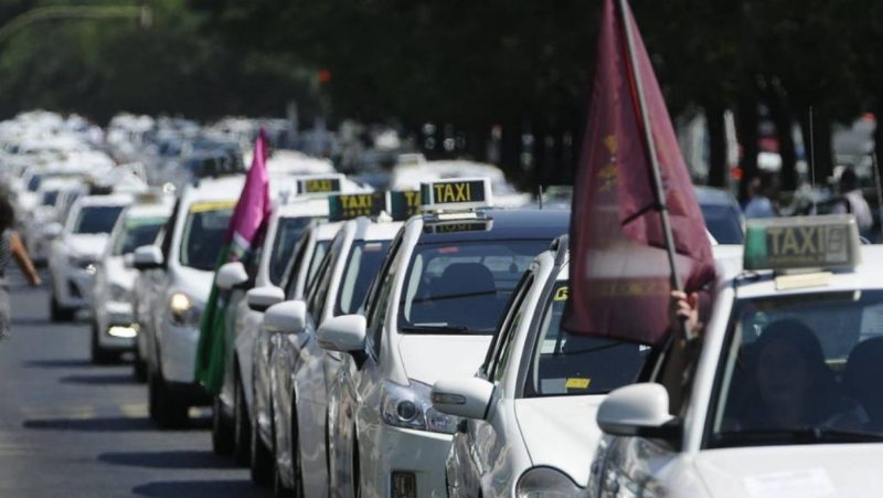 El taxi denuncia un aumento de las sanciones y presionará para regular la VTC