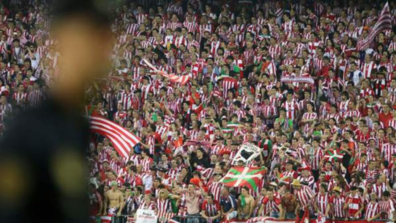 El Athletic, que nunca guardó luto por ETA, reclama el 'derecho a decidir'