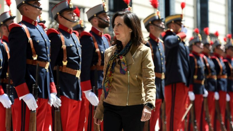 Militares advierten a Margarita Robles de los ‘problemas reales’ en las FFAA