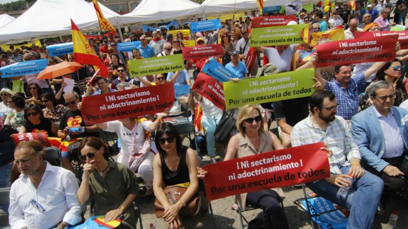 1.500 personas reivindican una escuela catalana 'sin injerencias políticas'