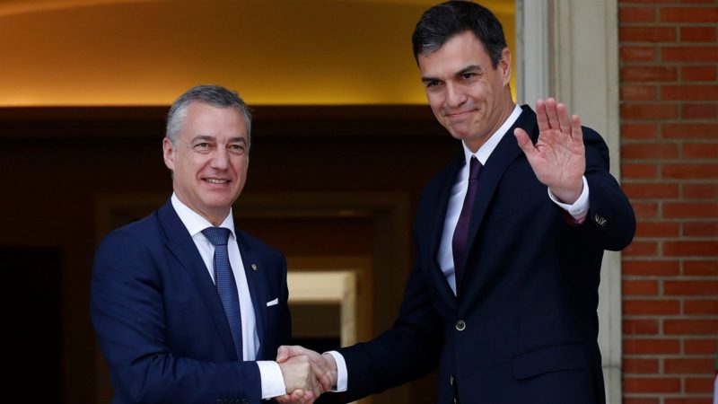Víctimas de ETA advierten a Sánchez sobre las cesiones al Gobierno vasco