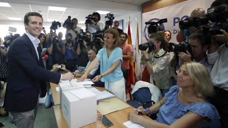 Pablo Casado vota en las primarias del Partido Popular, en las que es candidato | EFE