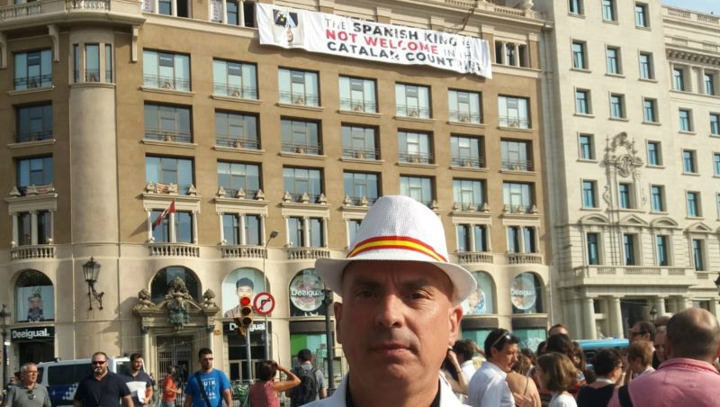 'Los mossos custodiaban la pancarta contra el Rey'